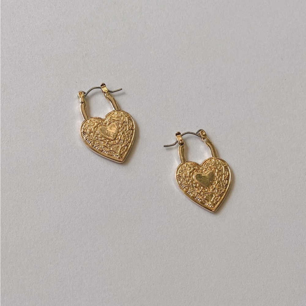 CLASSIC MOMENTS EARRINGS GOLD - Picture 3 of 3